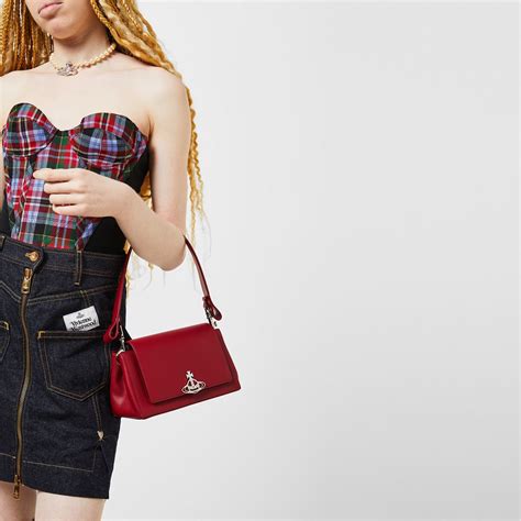 flannels red shoulder bag.